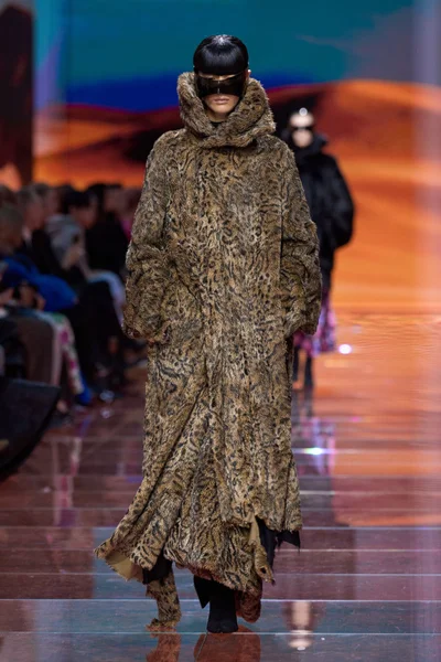 Look 7